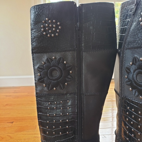 Boots - Picture 7 of 8